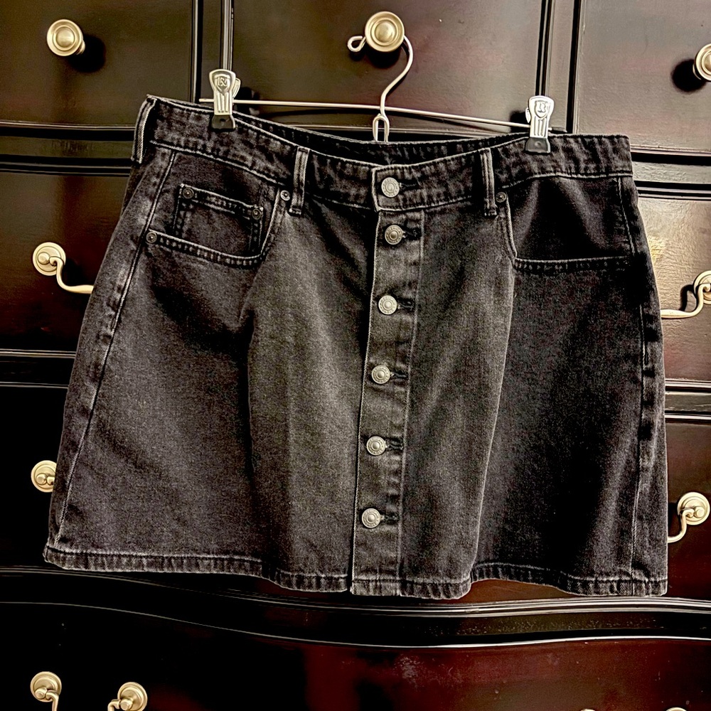 American Eagle skirt. Black denim